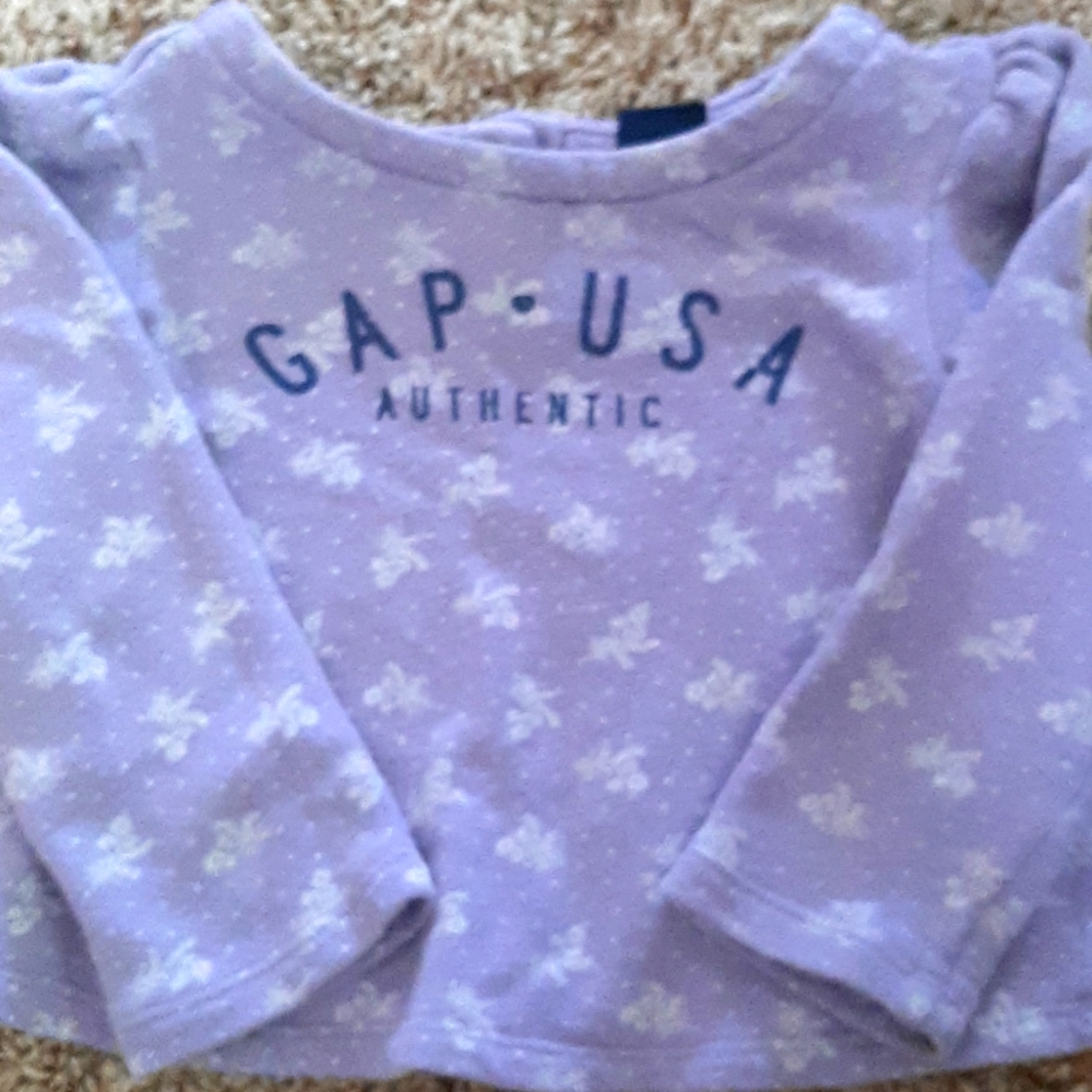 Gap shirt ❤️ Bundle and Save!!